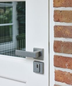 Intersteel Set achterdeurbeslag vierkant: deurkruk Amsterdam met massieve rozetten en SKG3 veiligheidsrozetten rvs getrommeld - Afbeelding 5