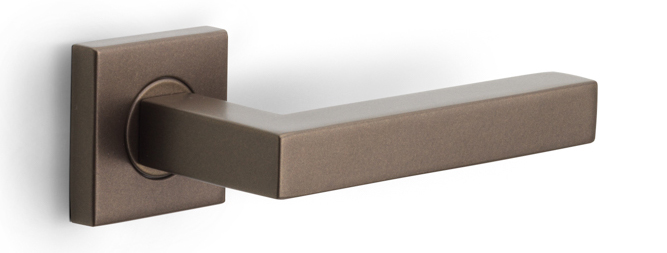Formani BASICS BSQ1-G deurkruk geveerd op rozet brons
